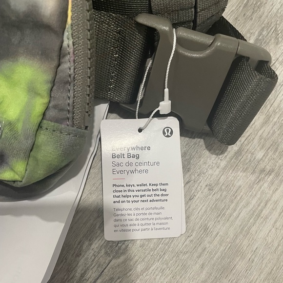 NWT Lululemon Everywhere Belt Bag Tie Dye - Picture 3 of 6